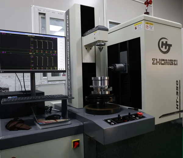 Gear measuring centre with live inspection readout